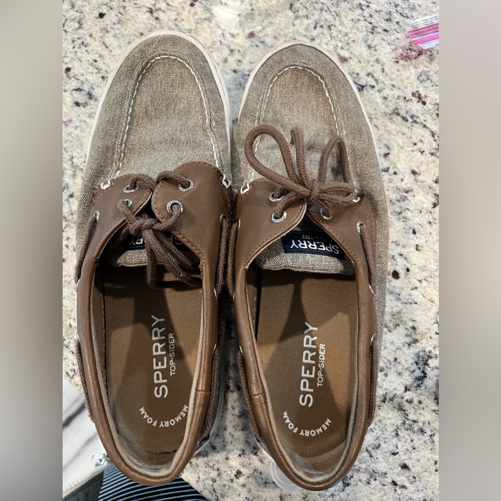 Reduced Men’s hardly worn Sperrys size 11